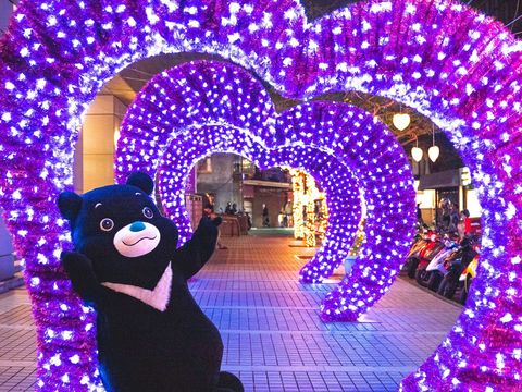 閃亮繽紛的燈區，陪旅客度過歡樂假期(圖片來源：臺北市政府觀光傳播局)