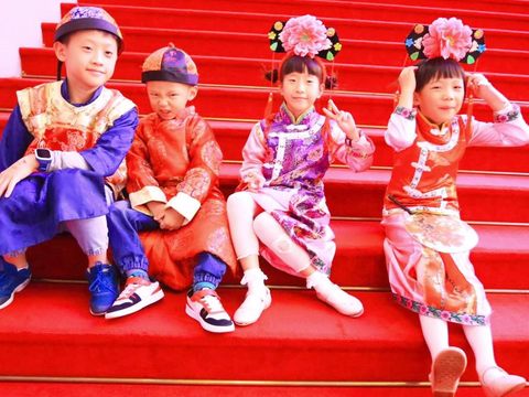 各位小阿哥、小格格相約進宮遊玩(圖片來源：臺北市政府觀光傳播局)