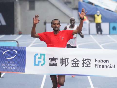 馬拉松男子組冠軍Dechasa Alemu Moreda(圖片來源:臺北市政府體育局)