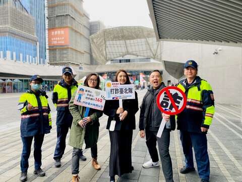 識詐宣傳合影(圖片來源：臺北市政府警察局保安警察大隊)