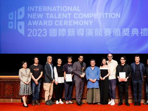 國際新導演競賽頒獎典禮-得獎者與頒獎者合影