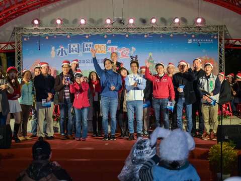 蔣市長、貴賓與市民朋友齊頌祝平安-公館聖誕季(圖片來源：臺北自來水事業處)