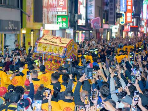 「艋舺青山宮暗訪暨遶境」靈安尊王神轎