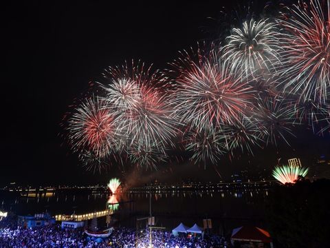 「大稻埕夏日節」串聯周邊商圈、夜市及旅宿業，打造51天帶狀活動，吸引逾59萬人次參與。(圖片來源：臺北市政府觀光傳播局)