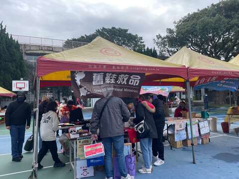 陽明山國小園遊會義賣(圖片來源：臺北市政府教育局)