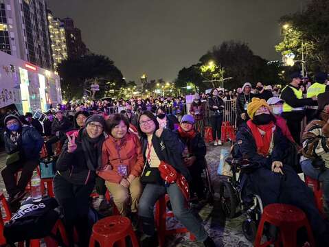 2024跨年身障專區陪身障朋友迎接新年(圖片來源：臺北市政府社會局)