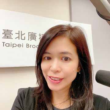 臺北電臺與臺北市中山堂合作打造《中山堂的流金歲月》，由金鐘主持人施賢琴企劃主持。(圖片來源：臺北市政府觀光傳播局)