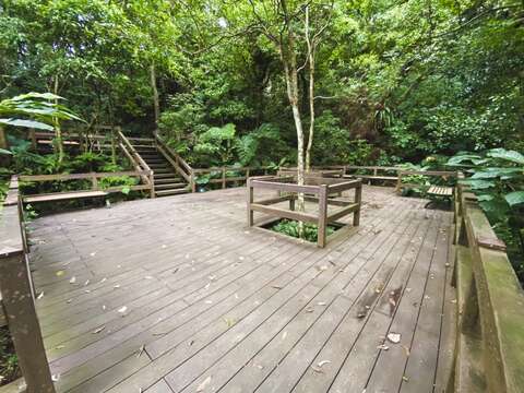 富陽自然生態公園戀戀蟬聲平台(圖片來源：臺北市政府工務局公園路燈工程管理處)