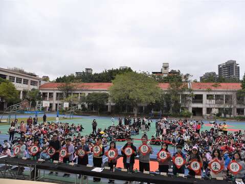來賓開筆儀式大合照(圖片來源：臺北市政府教育局)