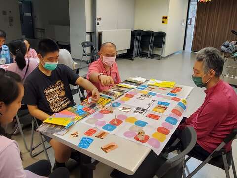 文化局在推出教具箱前與學校、自學團、愛心機構等合作辦理試玩活動(圖片來源:臺北市政府文化局)