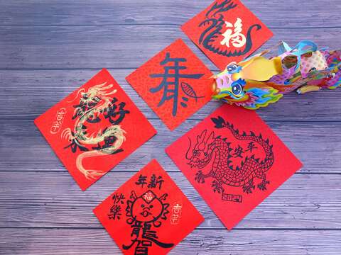 書藝家題字獻上新春祝福(圖片來源：臺北市政府民政局)