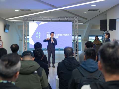 臺北市蔣萬安市長樂見田徑場的改變，並宣布田徑場自今日起開放市民使用(圖片來源：臺北市政府體育局)