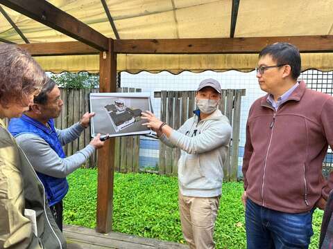 承熙建築師事務所-王叡先生於「齊東街53巷13號」空地說明修復理念(圖片來源：臺北市政府文化局)
