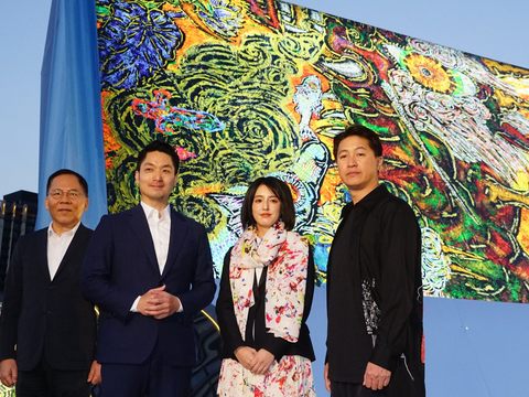 日本の現代アート作家 小松美羽の「世人皆可成（誰もが龍になれる）」がランタンフェスティバルで独特の世