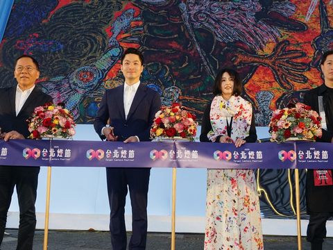 台北燈節與日本藝術家小松美羽合作燈組「世人皆可成龍」於2月4日點燈開展(圖片來源：臺北市政府觀光傳播局)