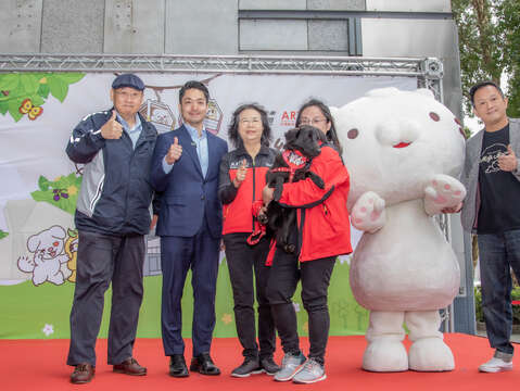 一起懶纜過新年！貓空纜車吉祥物—樹懶「共ㄉㄨ拉」，邀請麻吉貓、ARTT臺灣動物緊急救援小組的EMMA與小牛擔任代言大使(圖片來源：臺北大眾捷運股份有限公司)