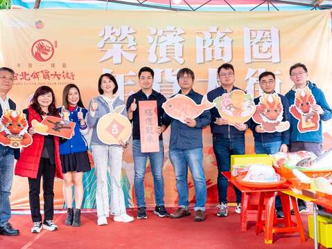 蔣萬安市長於活動舞台合照(圖片來源：臺北市市場處)