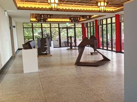 吳奇娜創作展(銅雕)(圖片來源:臺北市政府工務局公園路燈工程管理處)