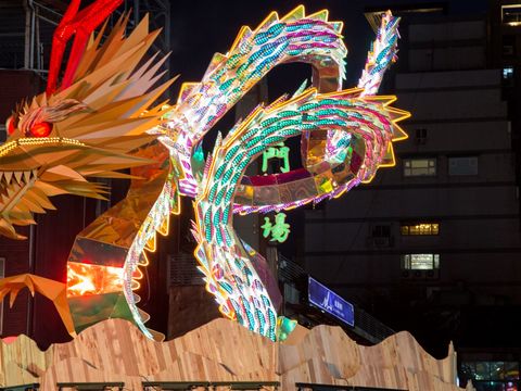 台北燈節主燈創作靈感來自象徵尊貴的「光之龍王」(圖片來源：臺北市政府觀光傳播局)