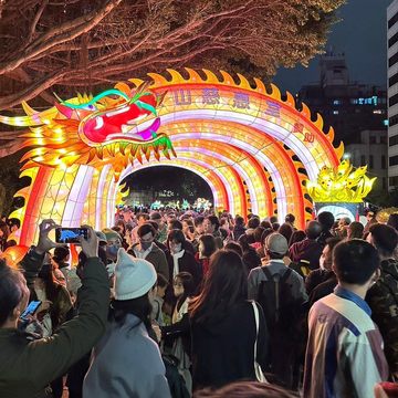 2月24日台北燈節創開幕以來單日人潮新高。(圖片來源:臺北市政府觀光傳播局)