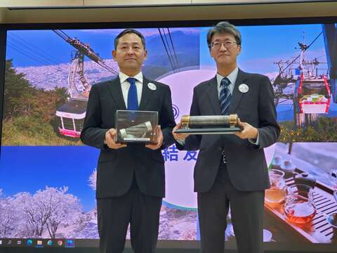交換雙方纜索合照(圖片來源：臺北大眾捷運股份有限公司)
