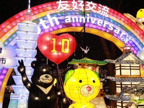 「友好燈區」展出高達16個來自北市友好城市的多元文化燈組。(圖片來源：臺北市政府觀光傳播局)