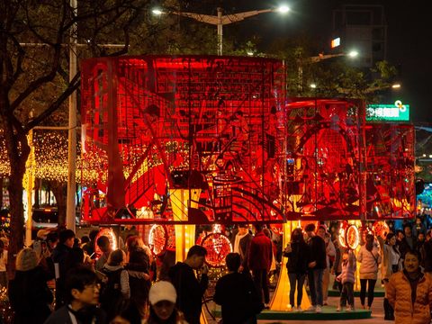 「藝隅」以插畫藝術結合金屬雷雕工藝創作，刻劃出西門町流行音樂場域的面貌。(圖片來源：臺北市政府觀光傳播局)
