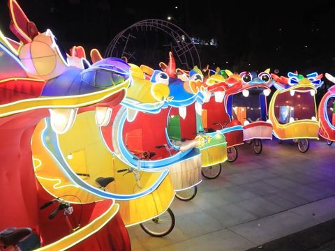 民眾可把握最後機會晚間到展區捕捉巡遊燈組「九小龍」身影。(圖片來源：臺北市政府觀光傳播局)