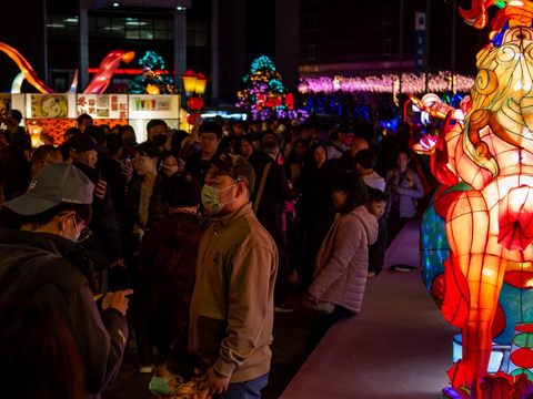 「競賽燈區」超過60座燈組將創意與傳統燈藝完美結合。(圖片來源：臺北市政府觀光傳播局)