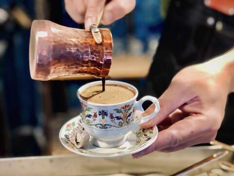 搭捷運遊台北活動 Saturn Landing Turkish Coffee (圖片來源：臺北大眾捷運股份有限公司)