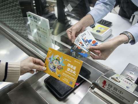 臺北捷運各車站旅客詢問處，可以購買或兌換捷運旅遊票、交通聯票。(圖片來源：臺北大眾捷運股份有限公司)