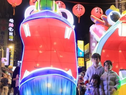 今年燈節首創巡遊燈組｢九小龍｣，在展區周邊大街小巷驚喜出沒(圖片來源：臺北市政府觀光傳播局)