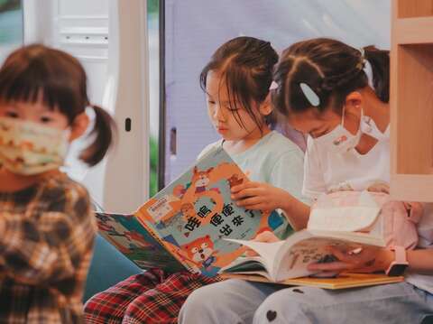 兒童月活動結合市立圖書館資源,讓孩子享受閱讀的樂趣。(資料照)