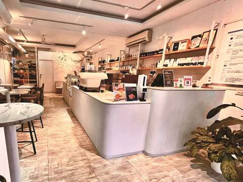 「歐克法咖啡」精心營造品飲咖啡的空間,給予顧客美好的咖啡體驗。(圖/台北精品咖啡商業發展協會)