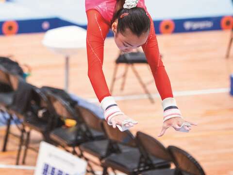 數位實驗高中體操選手廖奕淳代表台北市獲得112年全中運高女組競技體操全能競賽第一名。