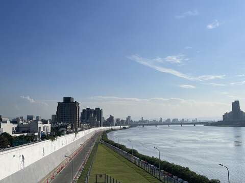 立足大地重現陸橋上欣賞大台北美景(圖片來源：臺北市政府工務局衛生下水道工程處)