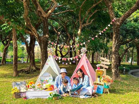 3月16日大安森林公園舉辦「花伴野餐」活動，實踐與延續台北花園城市的藍圖願景(圖片來源：臺北市政府工務局公園路燈工程管理處)