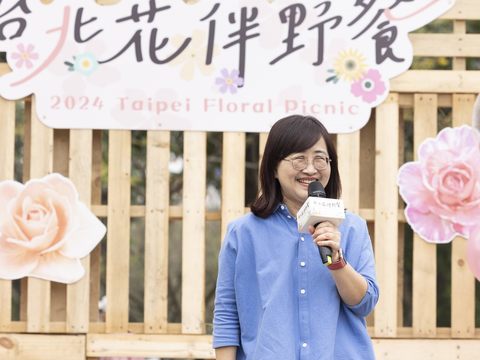 台北市政府副市長林奕華到現場與民眾同歡，鼓勵市民來場戶外野餐踏青之旅。(圖片來源：臺北市政府觀光傳播局)