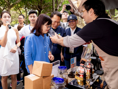 多樣化的市集攤位，讓參加民眾好吃、好玩又好逛。(圖片來源：臺北市政府觀光傳播局)
