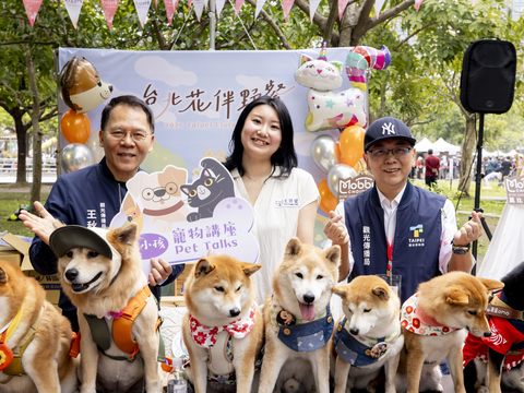 毛小孩野餐區舉辦寵物講座，讓大家更了解自家毛小孩。(圖片來源：臺北市政府觀光傳播局)