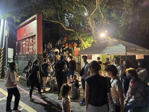 虎山賞螢趣(圖片來源：臺北市政府工務局公園路燈工程管理處)