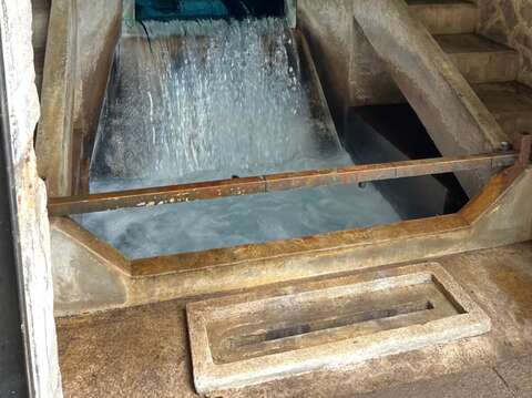 「藍寶石泉」，民眾可透過臺北自來水園區網站「開放好水探秘GO」的線上預約(圖片來源：臺北市政府工務局大地工程處)