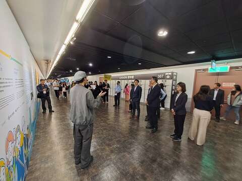 本次展覽以「回顧過去，從歷史學習」為主軸，如公司成立、通車、路網擴張、運量成長及經歷的營運挑戰(圖片來源：臺北大眾捷運股份有限公司)