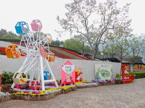 今年打造龍的意象，許多打卡裝置駐地公園內(圖片來源：臺北市政府工務局公園路燈工程管理處)