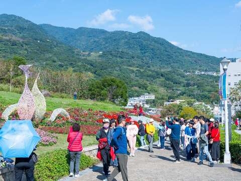 春節期間民眾探訪新開劃的羽翼區塊(圖片來源：臺北市政府工務局公園路燈工程管理處)