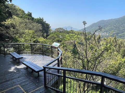 晚霞平台翠綠山巒交相輝映自然風光。(圖片來源：臺北市政府工務局大地工程處)