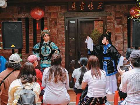 戲春大稻埕用創新、多元形式詮釋傳統戲曲。（大稻埕創意街區發展協會提供）