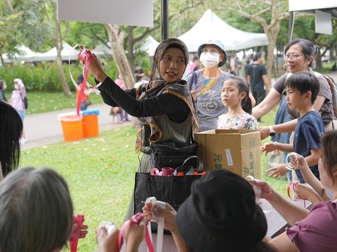 「文化體驗區」課程帶領民眾透過手作認識穆斯林文化。(圖片來源：臺北市政府觀光傳播局)