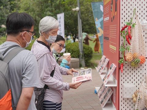 今年特別結合本市勞動力重建處設置移工多元文化展，吸引許多民眾參觀。(圖片來源：臺北市政府觀光傳播局)