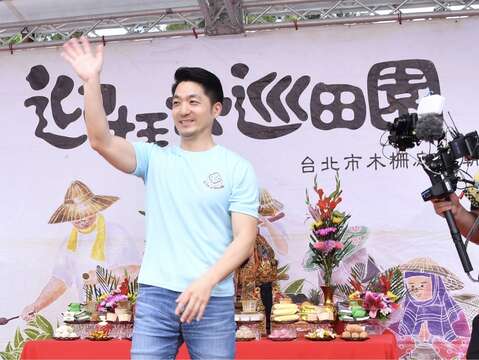 最後，蔣萬安再次感謝忠順廟陳欽賜董事長每年舉辦迎尪公巡田園活動，這是臺北市八大宗教活動之一，非常的重要。(圖片來源：臺北市政府秘書處媒體事務組)